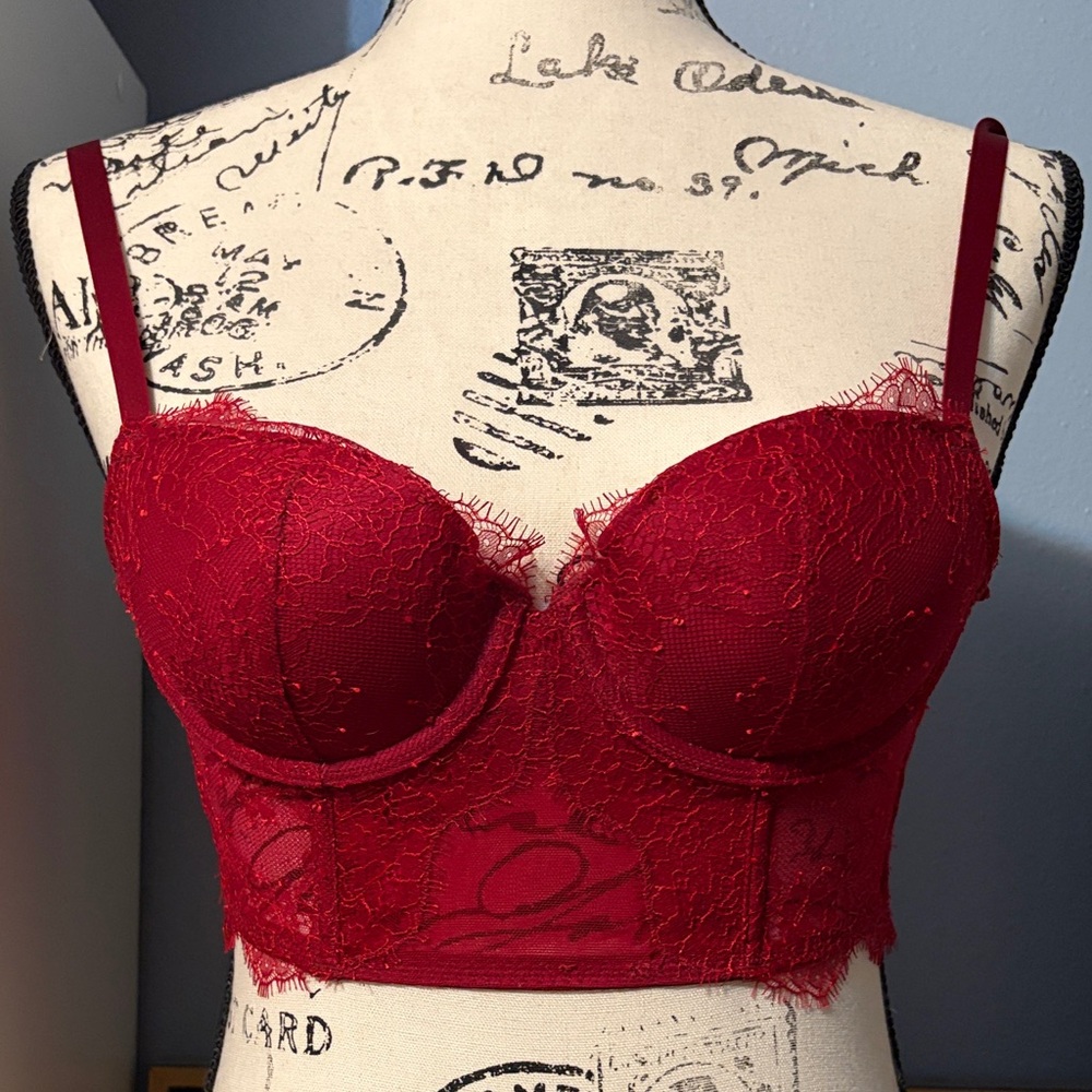 Elegant Red Lace Bustier Victoria Secret 32B, Push up padding